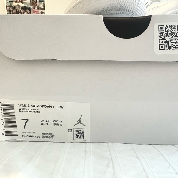 Jordan 1 Low Triple White - Picture 5 of 5